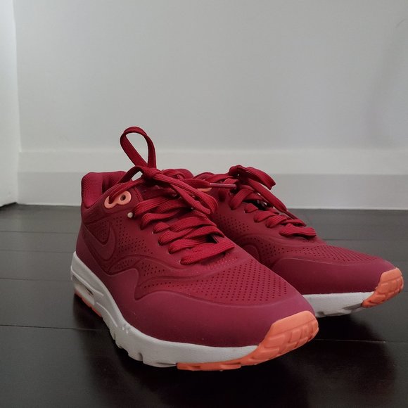 Nike | Woman's 5 | Air Max 1 Ultra Moire - Picture 4 of 5